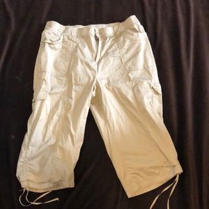 Women’s khaki capris